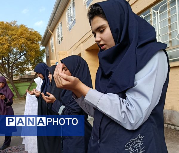اقامه نماز باران در دبیرستان دخترانه یک وکیلی 3