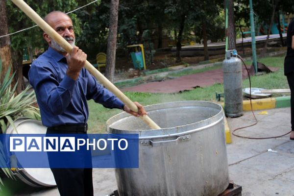 حضور باشکوه جاماندگان اربعین حسینی در شهر ری
