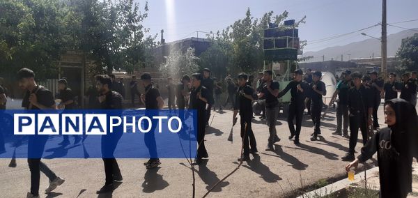 تجلی عشق به اباعبدالله در روستای سربالا؛ مراسم تاسوعا با مداحی و سینه زنی