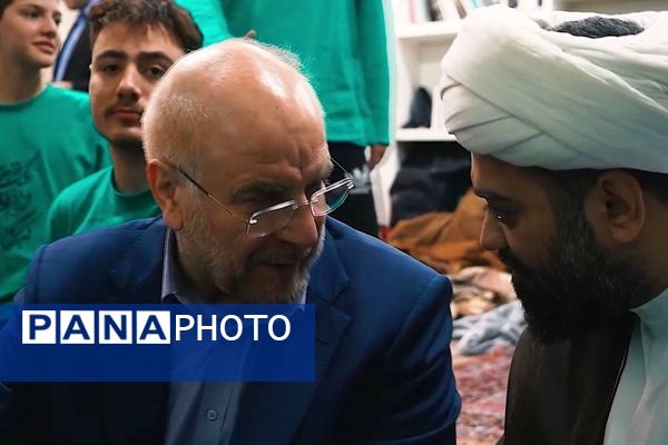 حضور رئیس مجلس شورای اسلامی در بین نوجوانان معتکف