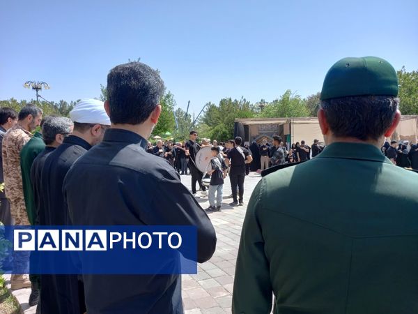 حضور دانش‌آموزان و فرهنگیان تربت‌جامی در عزاداری اربعین حسینی
