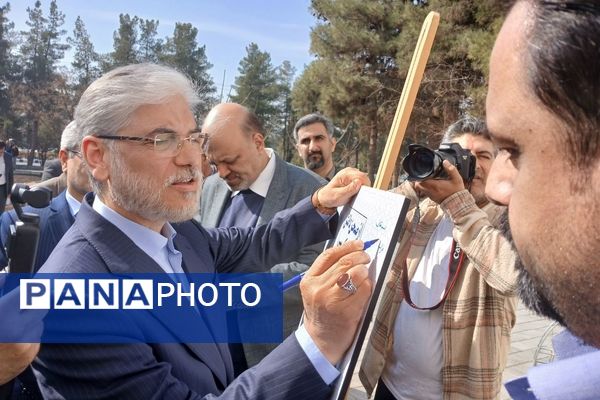 دومین روز گردهمایی از صحن دانش تا کرسی قانون‌گذاری 