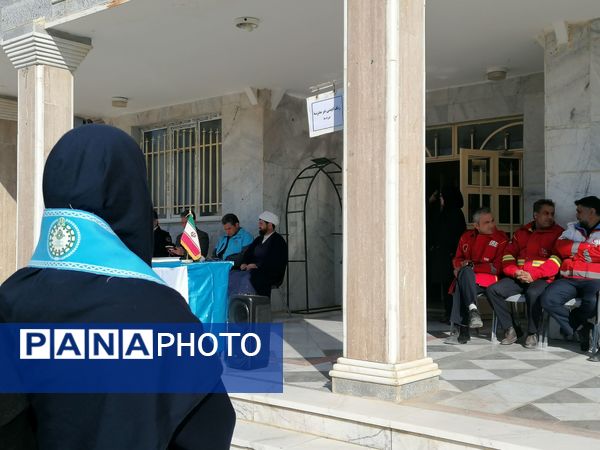 نواختن زنگ زلزله در دبیرستان کوشش شهرستان فاروج 