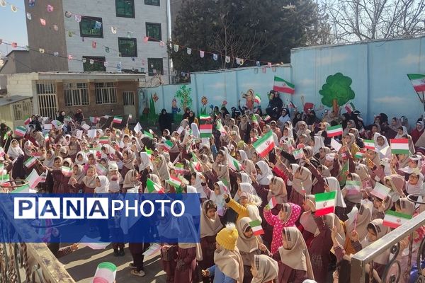 شور و نشاط دانش‌آموزان مدارس منطقه پردیس در جشن‌های دهه فجر انقلاب اسلامی 