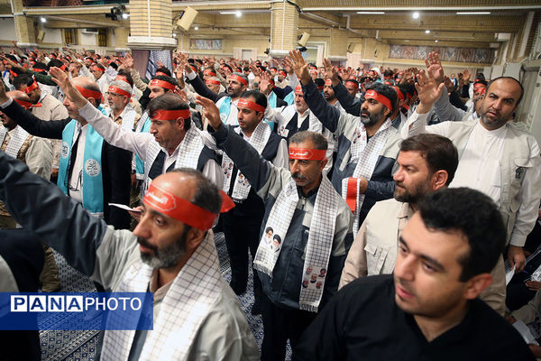 دیدار هزاران نفر از بسیجیان با رهبر معظم انقلاب