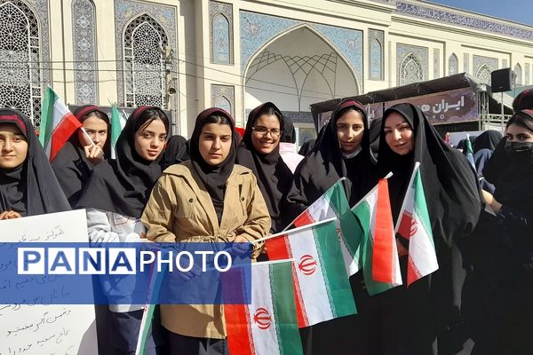 حضور پرشور دانش‌آموزان در راهپیمایی ۱۳آبان منطقه کهریزک 