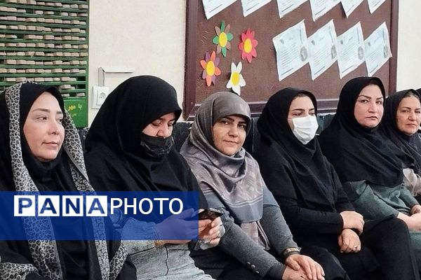 دبیرستان صدیقه طاهره غرقِ در شور فاطمی