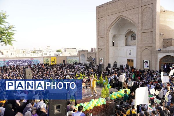 از خاک حیدری تا افلاک رضوی 