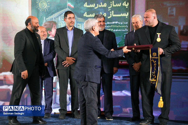 گردهمایی ورزشکاران در پویش ملی «به‌ساز مدرسه بساز مدرسه»