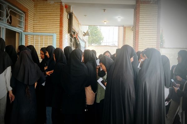 از تلاش تا استرس؛ روایت تصویری کنکور لردگان از دریچه مدرسه زینب(س)