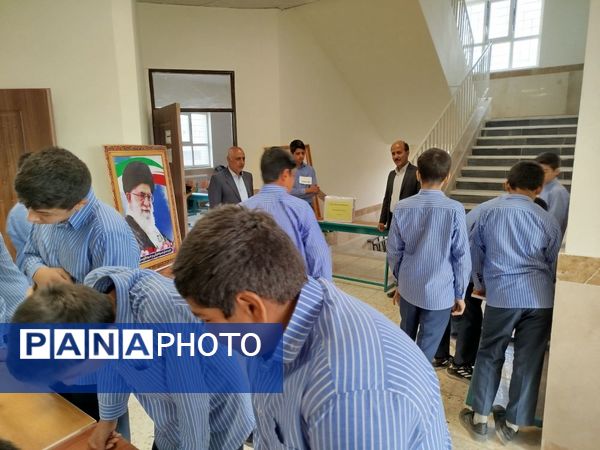 انتخابات شورای دانش‌آموزی در آموزشگاه نمونه شهرستان خلیل آباد