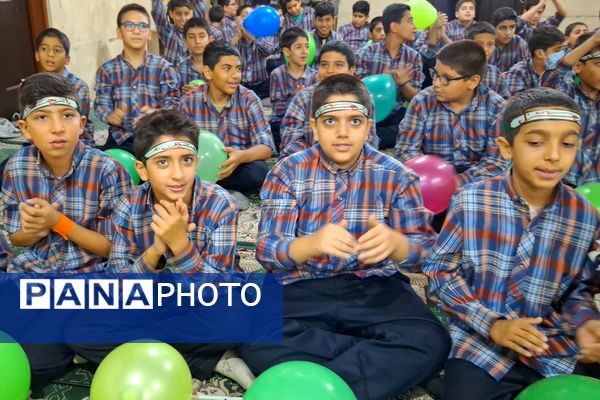 آرزوی فرج و سلامتی صاحب الزمان (عج) با دست‌های کوچک دانش‌آموزان شیرازی