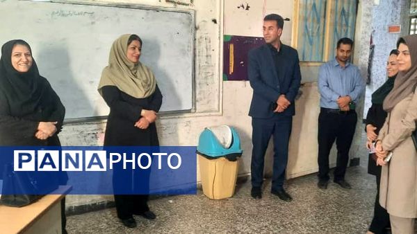بازدید مدیر آموزش و پرورش حاجی آباد از دبستان استقلال