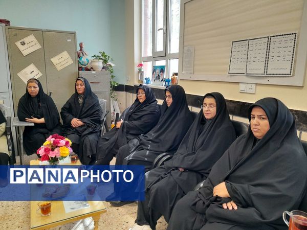 جلسه انجمن اولیا و مربیان در دبیرستان مادرمهربان خلیل آباد