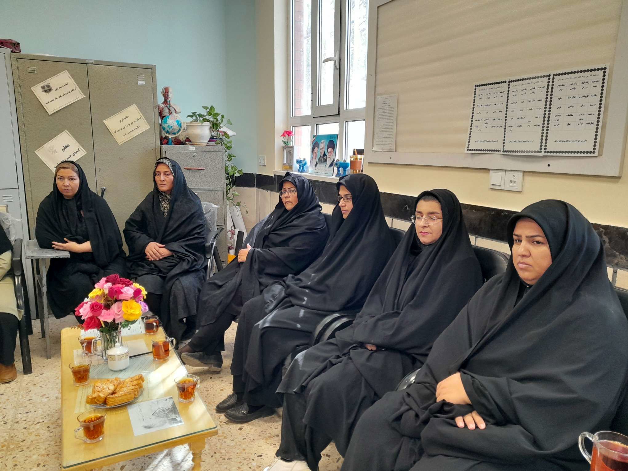 جلسه انجمن اولیا و مربیان در دبیرستان مادرمهربان خلیل آباد