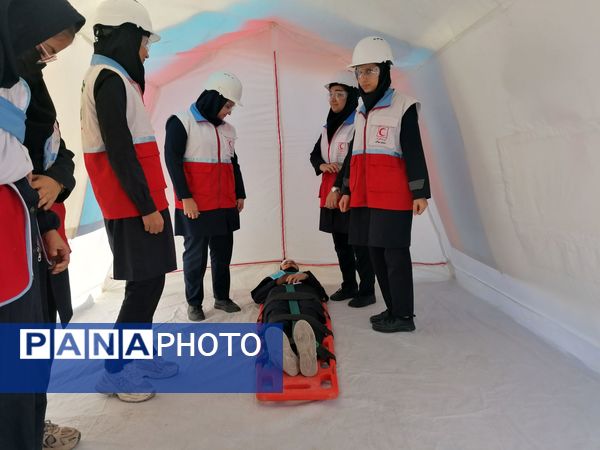 نواختن زنگ زلزله در دبیرستان کوشش شهرستان فاروج 