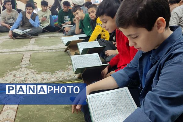 بازدید معاون پرورشی و تربیت بدنی ناحیه دو شهرری از مراسم اعتکاف دانش آموزی 