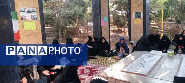قرائت زیارت عاشورا در مزار شهدای گمنام شهر رباط‌سنگ 
