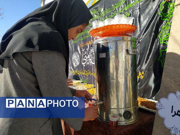 برپایی ایستگاه صلواتی در دبیرستان دخترانه امید 