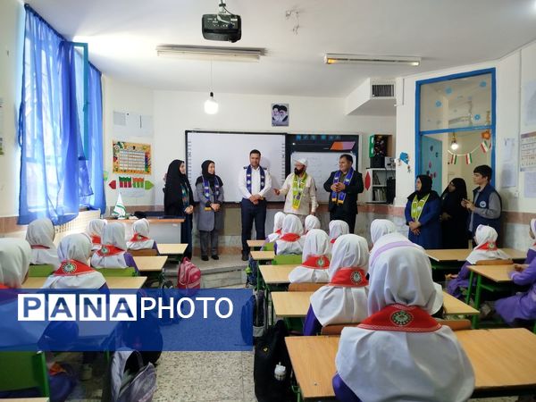 بازدید ارزیاب کشوری سازمان دانش‌آموزی در مدارس تمام پیشتاز شهرستان فاروج