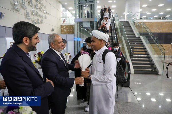 مراسم استقبال بازگشت اولین کاروان عمره گذار دانش آموزان پسر