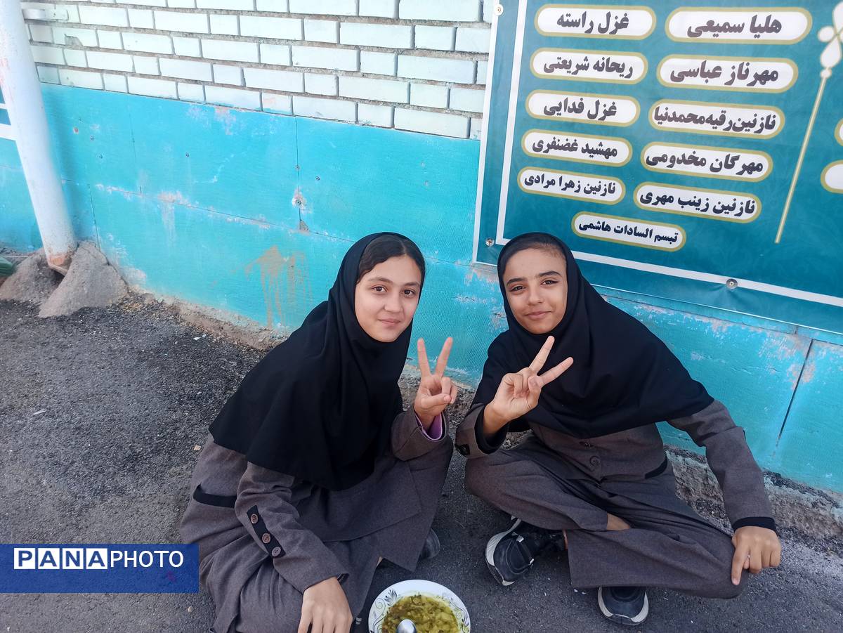 پذیرایی از دانش آموزان دبیرستان نمونه اندیشه با صبحانه گرم 