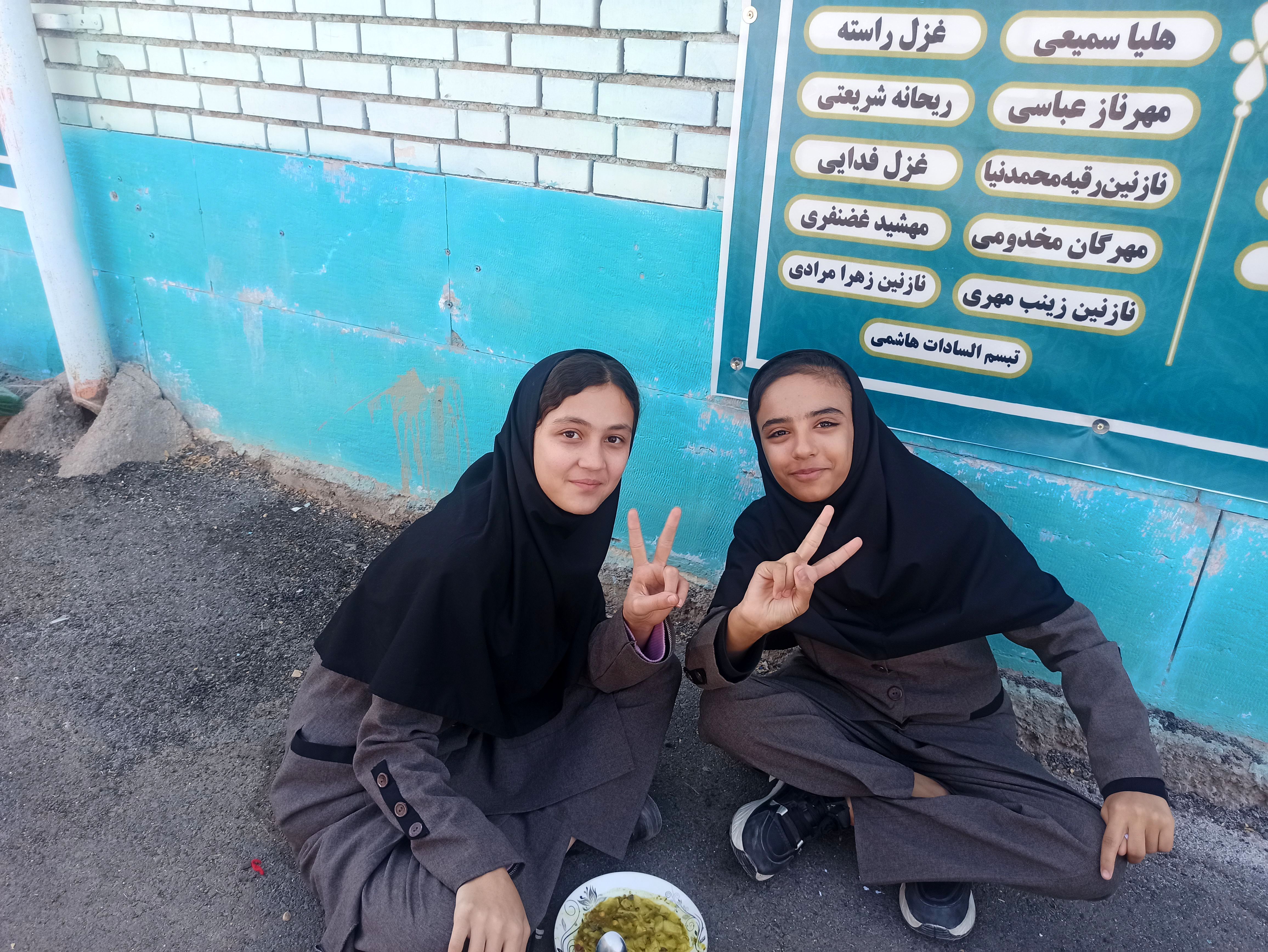 پذیرایی از دانش آموزان دبیرستان نمونه اندیشه با صبحانه گرم 