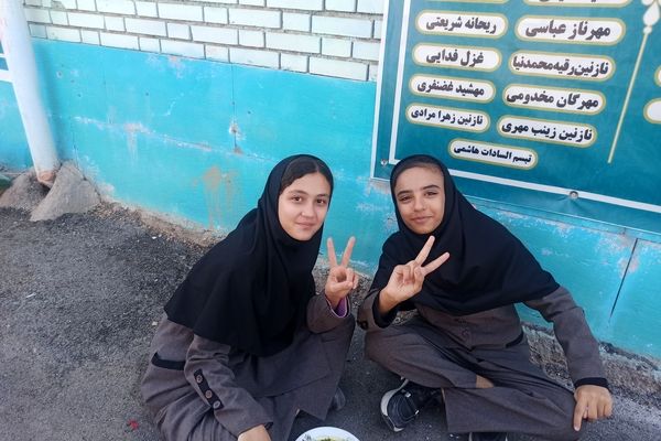 پذیرایی از دانش آموزان دبیرستان نمونه اندیشه با صبحانه گرم 