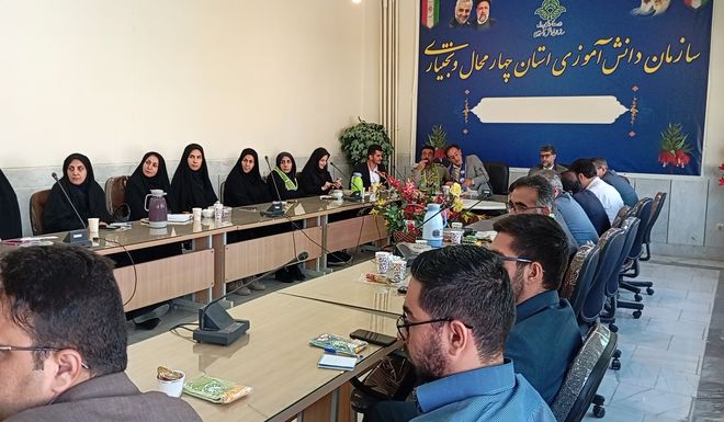 نشست مسئولین سازمان دانش‌آموزی و معاونین پرورشی مناطق ۱۷ گانه در سازمان دانش‌آموزی استان برگزار شد 
