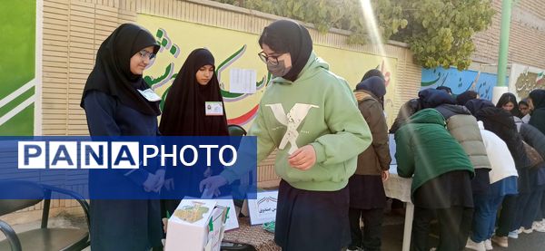 برگزاری انتخابات شورای دانش‌آموزی در مدرسه شاهد آمنه