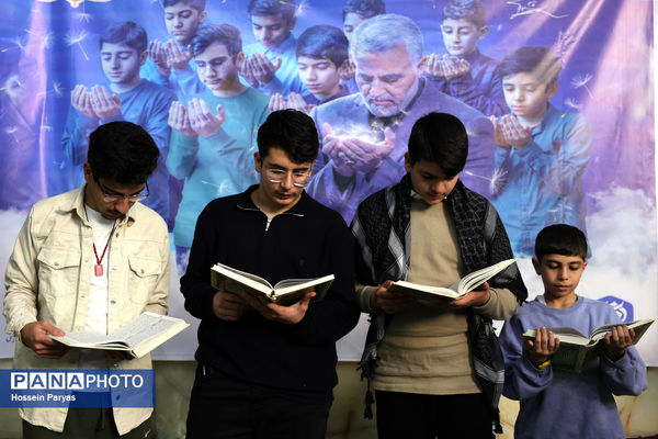 اعتکاف دانش‌آموزی در حسینه ارشاد