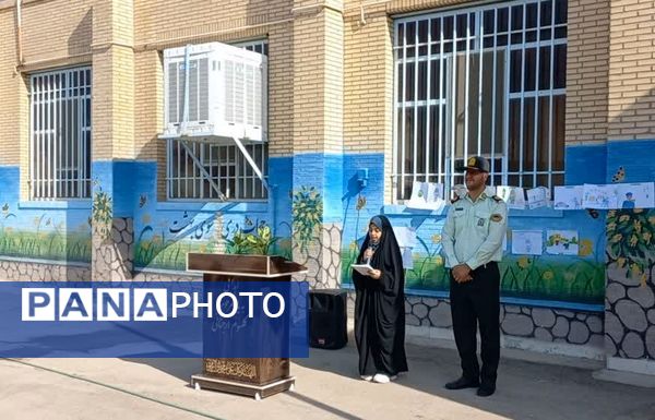 حضور ماموران نیروی انتظامی در دبستان حاج فرج عبداللهی اردکان