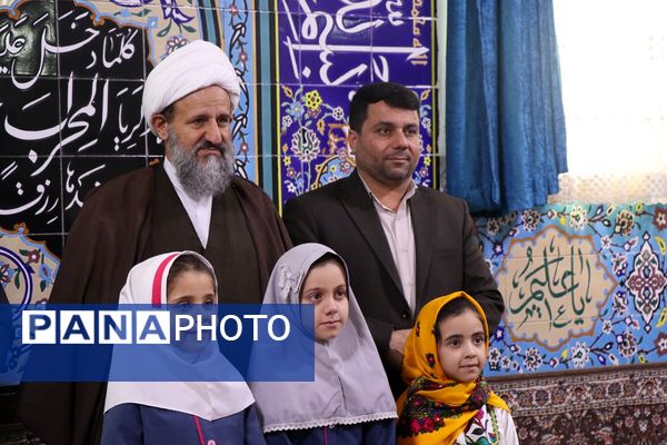 اقامه نماز در مدرسه شهیدان ایرلو قرچک