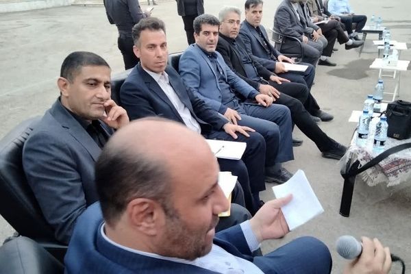 بازدید مسئولان با هدف بررسی نیازهای آموزشی از مدارس پیشوا
