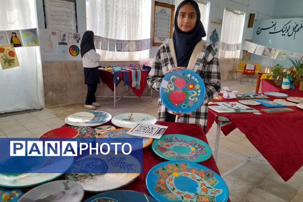 نمایشگاه و بازارچه هنرهای دستی در دبیرستان شاهد فیض شیراز 