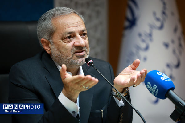 دیدار وزیر آموزش و پرورش با منتخبی از سرایداران و کادر خدماتی مدارس