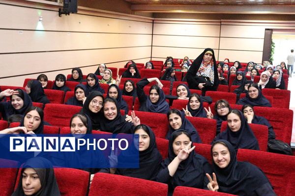 برگزاری جشن روز دختر با همکاری کانون خدمت رضوی و نهادهای آموزشی در منطقه 14 تهران 