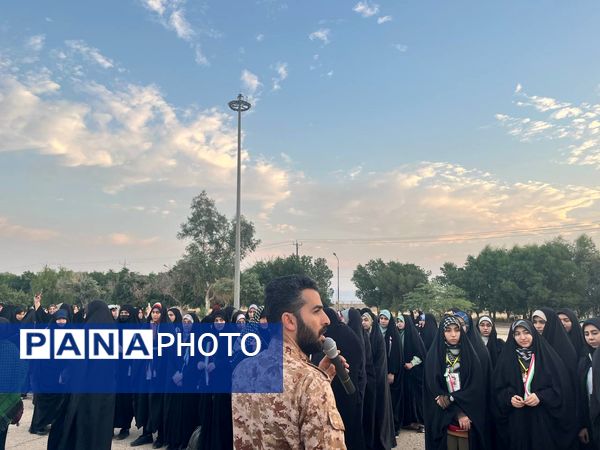 سفری در دل هشت‌ سال دفاع‌ مقدس