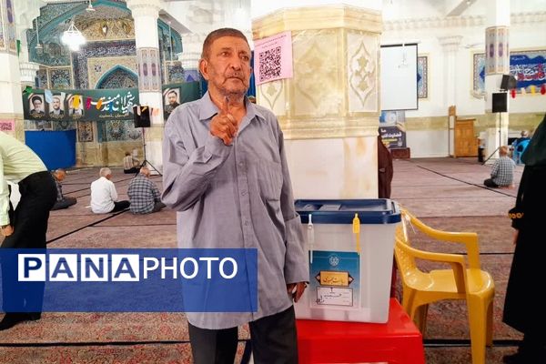 حضور شورآفرین مردم شهرستان راور در پای صندوق‌های رای