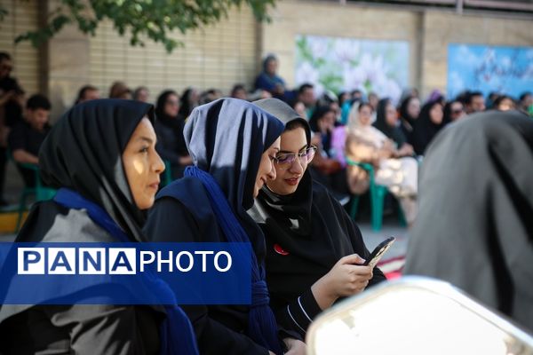 جشن شکوفه‌ها در مدرسه ندای اسلام اصفهان