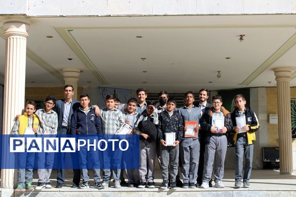 آیین تجلیل از برگزیدگان پسر مسابقات قرآن، عترت و نماز شهرستان بن 