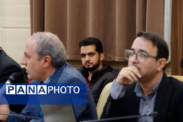 نشست خبری مدیرکل راه و شهرسازی و مدیران دستگاه‌های متولی حمل و نقل یزد