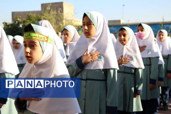 مراسم صبحگاه مهدوی در مدرسه شاهد نیک‌اندیشان