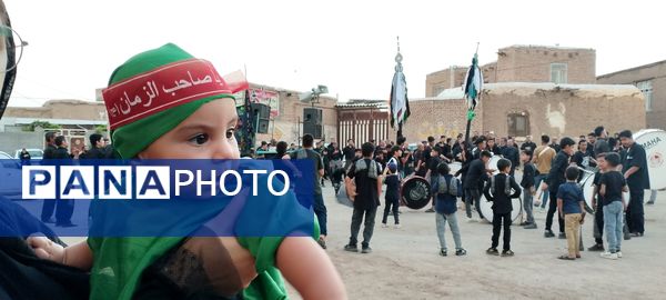 اجرای آیین حرکت دسته‌های عزاداری به‌مناسبت روزهای پایانی ماه صفر 