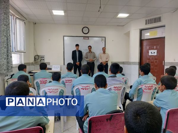 جلسه سفیران سلامت در دبیرستان رئیس زاده شهرستان خلیل آباد 