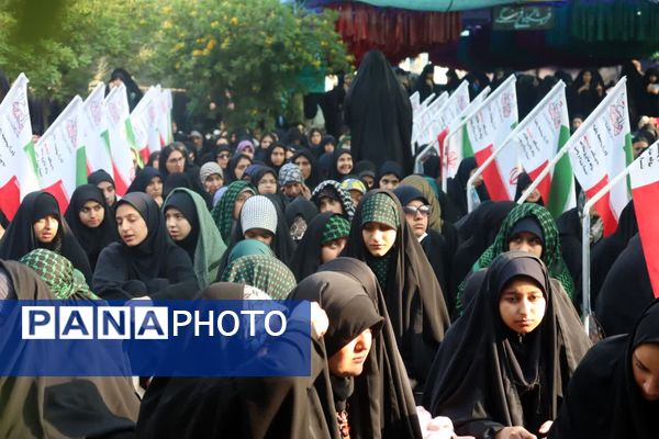 دانش‌آموزان کوهدشتی در یادمان شهدای هویزه