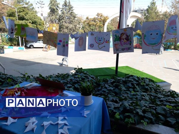 نمایشگاه ذهن‌های رنگی در دبیرستان دوره اول آرمینه مصلی نژاد