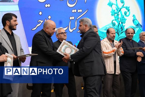 آیین رونمایی از دو اثر فاخر ادبی در شهرداری کهریزک 