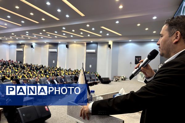 برگزاری آیین وطن‌یار سازمان دانش‌آموزی اسلامشهر باحضور مسئولان و پیشتازان