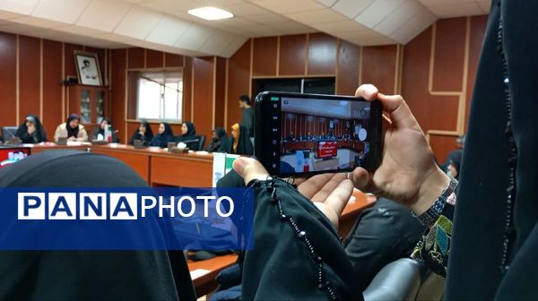 جلسه «هم مراقبتی، والدین آگاه، دختران همراه»